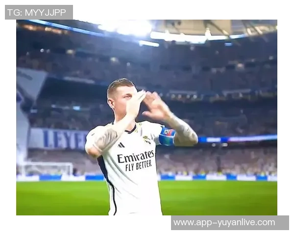 克罗斯：从中场指挥官到足球战术革新的引领者与传奇之路